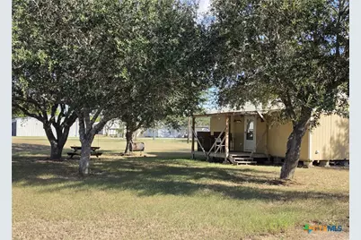 405-411 W St Louis Avenue, Seadrift, TX 77983 - Photo 5