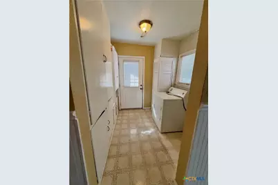 413 Fowzer Street, Taylor, TX 76574 - Photo 5