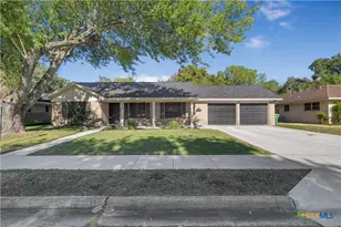 302 Yorkshire Ln, Victoria, TX 77904 - Photo 1