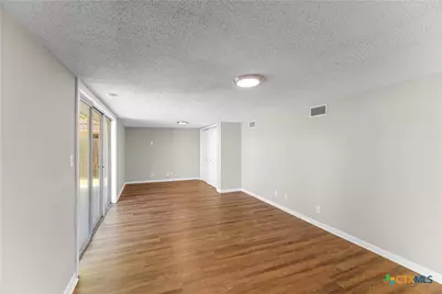 302 Yorkshire Lane, Victoria, TX 77904 - Photo 15