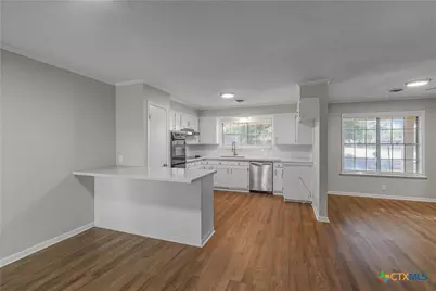 302 Yorkshire Lane, Victoria, TX 77904 - Photo 7