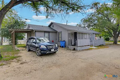 1074 E Ireland Street, Seguin, TX 78155 - Photo 5