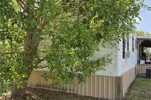 104 W Baltimore Ave, Seadrift, TX 77983 - Photo 3