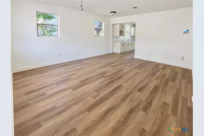 324 W Avenue C, Belton, TX 76513 - Photo 3
