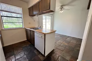401 Quail Run, San Marcos, TX 78666 - Photo 7