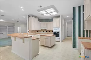 307 Willow Way, Victoria, TX 77904 - Photo 15