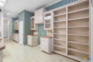 307 Willow Way, Victoria, TX 77904 - Photo 13