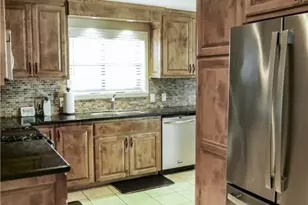 121 Hessler Dr, Hallettsville, TX 77964 - Photo 5