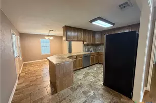 127 Hillcrest Dr, Luling, TX 78648 - Photo 5