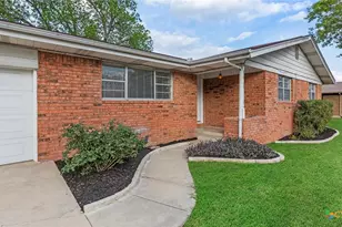 273 Meadow Ave, New Braunfels, TX 78130 - Photo 3