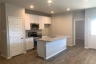 1137 Gracie Wy, New Braunfels, TX 78130 - Photo 5