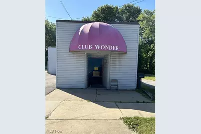 988 W Bowery Street, Akron, OH 44307 - Photo 1