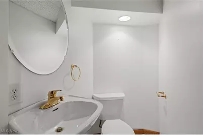 25 S Van Buren Avenue, Barberton, OH 44203 - Photo 27