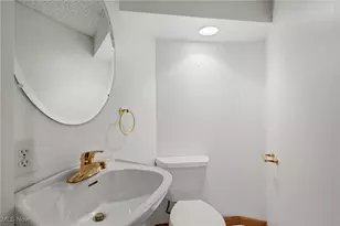 25 S Van Buren Ave, Barberton, OH 44203 - Photo 27