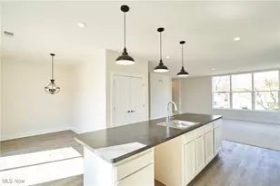 596 Mull Ave, Akron, OH 44313 - Photo 7