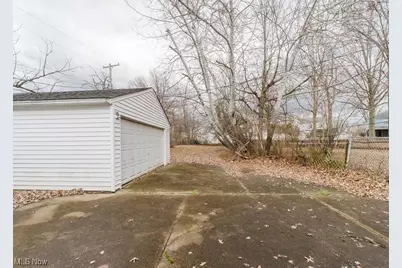 596 Terrace Plaza, Willowick, OH 44095 - Photo 5