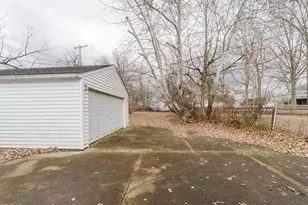 596 Terrace Plaza, Willowick, OH 44095 - Photo 5