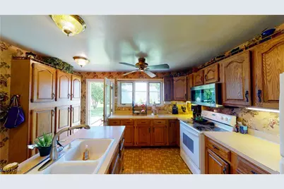 525 E 2nd Street, Port Clinton, OH 43452 - Photo 9