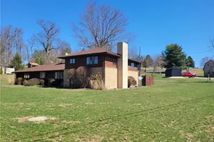 390 Oak Park Rd, Cadiz, OH 43907 - Photo 5