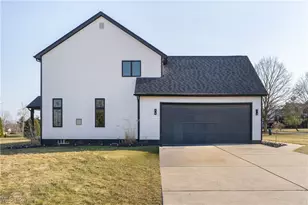 3189 Chardonnay Ln, Poland, OH 44514 - Photo 3