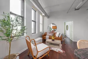 1133 W 9th St, Loveland, OH 44113 - Photo 7