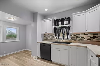 1940 8th Street SW, Akron, OH 44314 - Photo 9