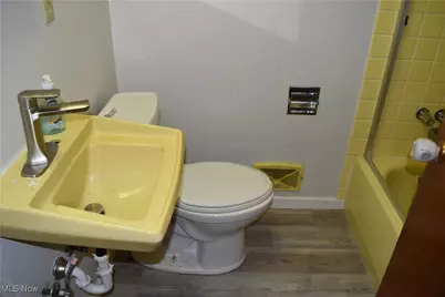 70392 Barton Road, St Clairsville, OH 43950 - Photo 5