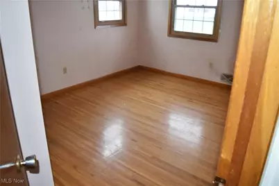 70392 Barton Road, St Clairsville, OH 43950 - Photo 7
