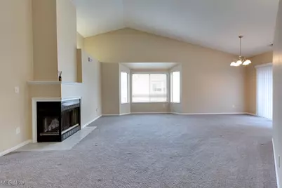 362 Village Pointe Drive, Akron, OH 44313 - Photo 5