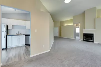 362 Village Pointe Drive, Akron, OH 44313 - Photo 9