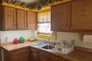 152 Regent St, Youngstown, OH 44507 - Photo 9