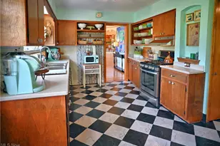 449 N Hambden St, Chardon, OH 44024 - Photo 9