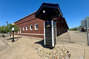 231 Market St, Zanesville, OH 43701 - Photo 1