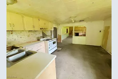 4308 Flat Road SE, Uhrichsville, OH 44683 - Photo 5