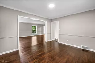 23580 Shaker Blvd, Huber Heights, OH 44122 - Photo 9