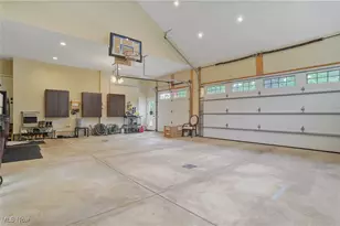 1302 Hillandale Dr, Akron, OH 44333 - Photo 49