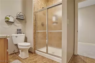 1302 Hillandale Dr, Akron, OH 44333 - Photo 37