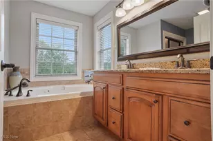 1302 Hillandale Dr, Akron, OH 44333 - Photo 23