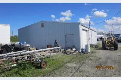 803 W Shoreline Drive, Sandusky, OH 44870 - Photo 1