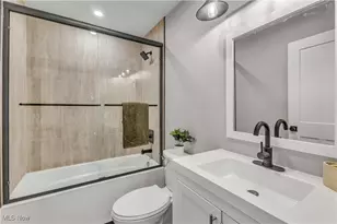 2130 W 42nd St, Loveland, OH 44113 - Photo 33