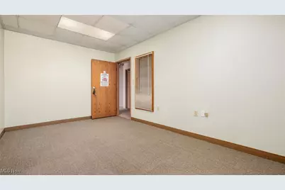 927 Wheeling Avenue, Cambridge, OH 43725 - Photo 15