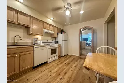 203 Willow Brook Drive NE, Warren, OH 44483 - Photo 11