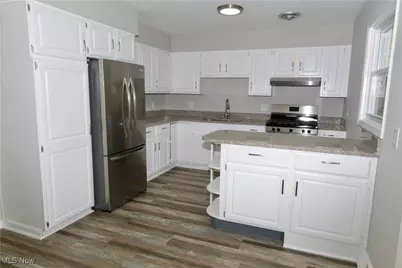 1273 Spruce Tree Lane, Amherst, OH 44001 - Photo 7