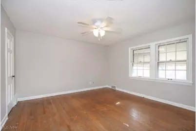 3575 Grosvenor Road, Cleveland Heights, OH 44118 - Photo 9