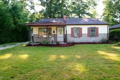 1863 Deerfield Avenue SW, Warren, OH 44485 - Photo 1
