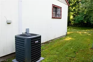 1863 Deerfield Ave SW, Warren, OH 44485 - Photo 25