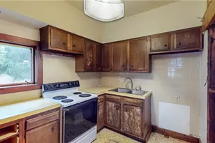 1811 Randolph Rd, Mogadore, OH 44260 - Photo 3