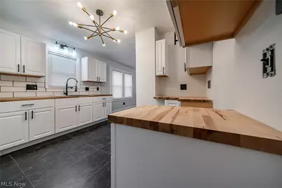 17005 Mapleboro Avenue, Maple Heights, OH 44137 - Photo 9