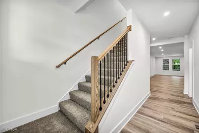 9055 Ledge View Terrace, Grandview Heights, OH 44147 - Photo 5