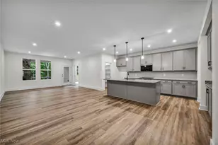 9055 Ledge View Ter, Grandview Heights, OH 44147 - Photo 11